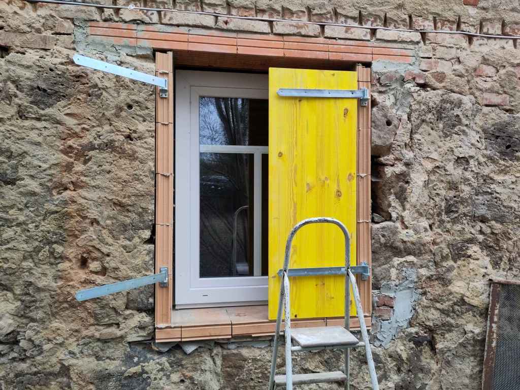 FENSTERLADEN AUSMESSEN