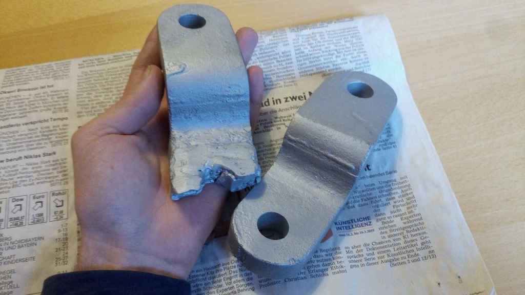 Zerbrochene Halterung