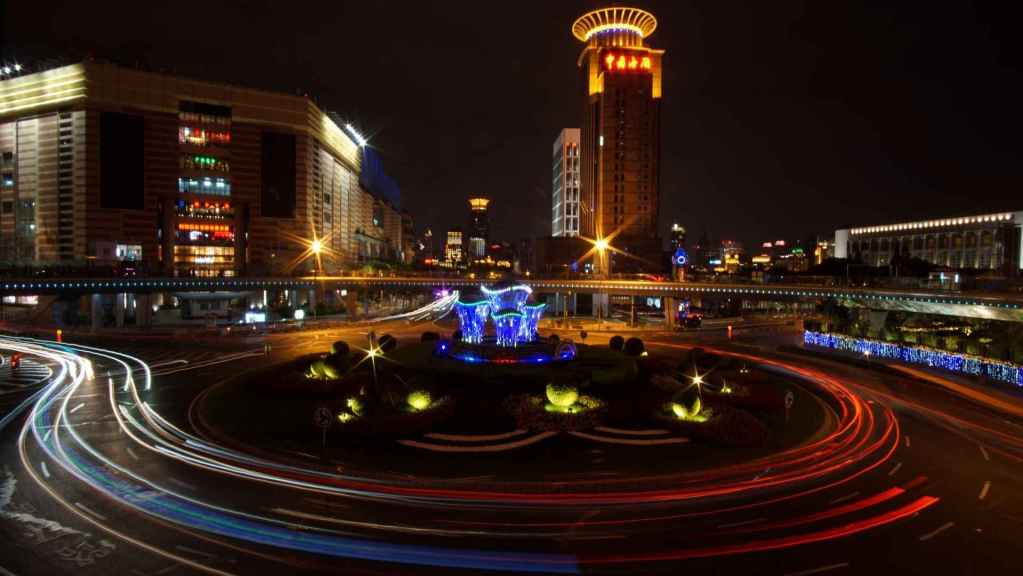 Beleuchteter Kreisverkehr