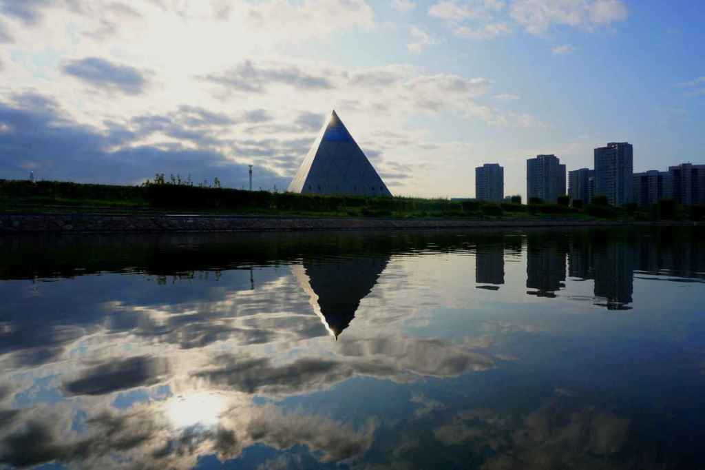 Pyramiede des Friedens