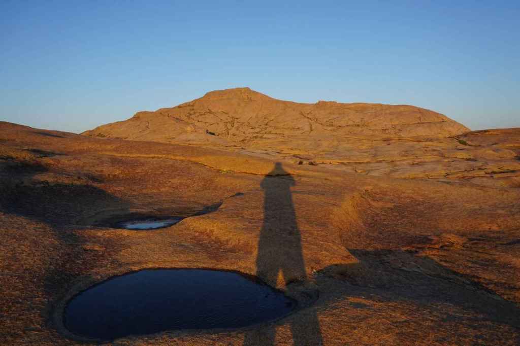 Mein Schatten bei Sonnenuntergang