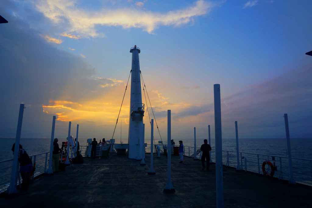 Sonnenaufgang auf dem Schiff