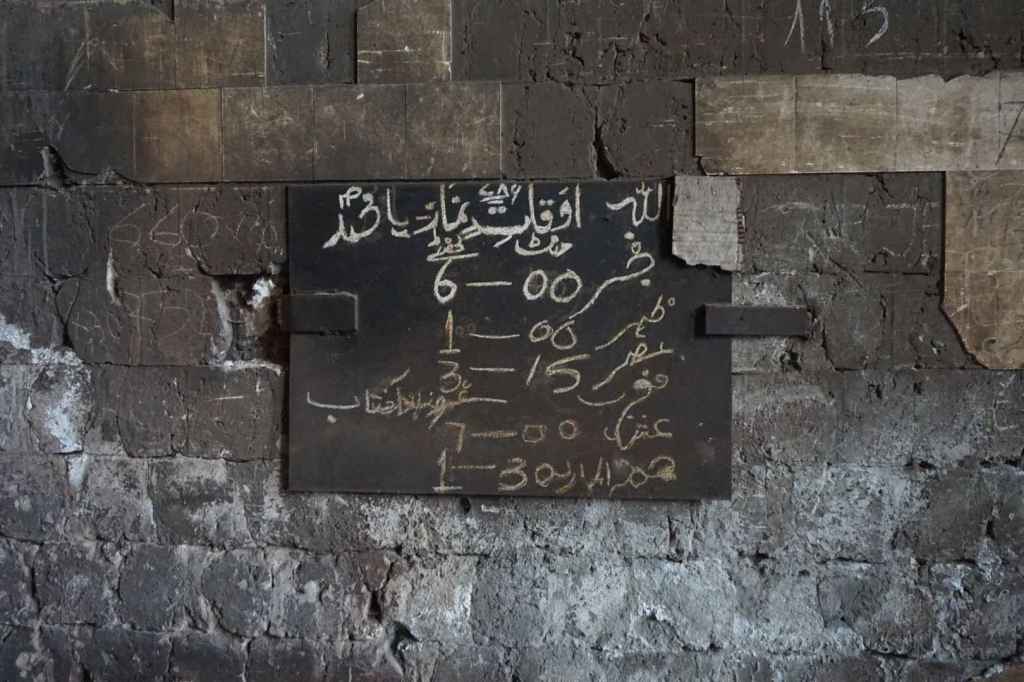 Arabische Hinweistafel