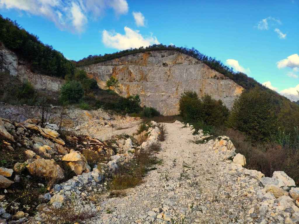 Aufstieg über Steinbruch