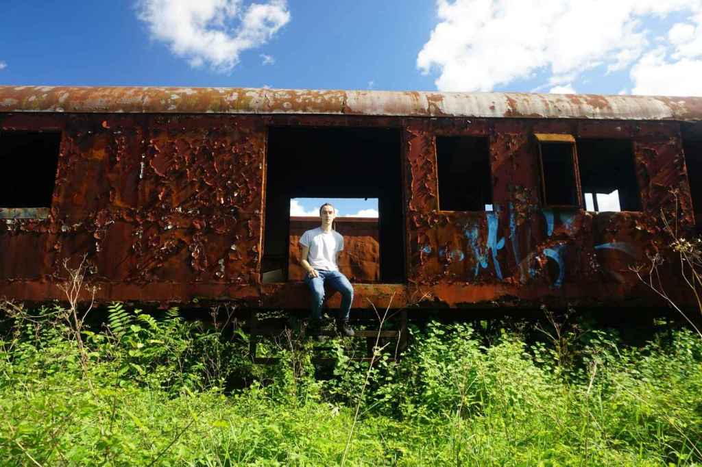 Verlassene Waggons am Bahnhof