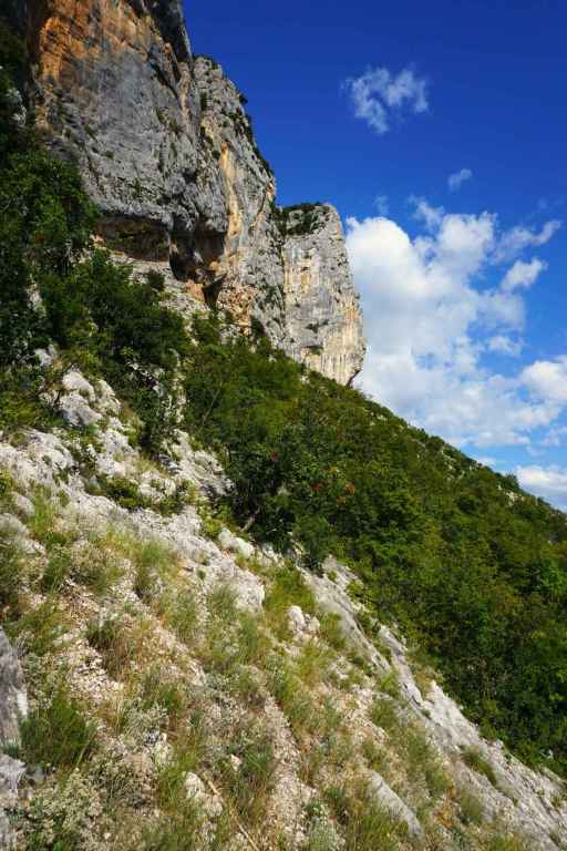 Wanderweg zur Höhle