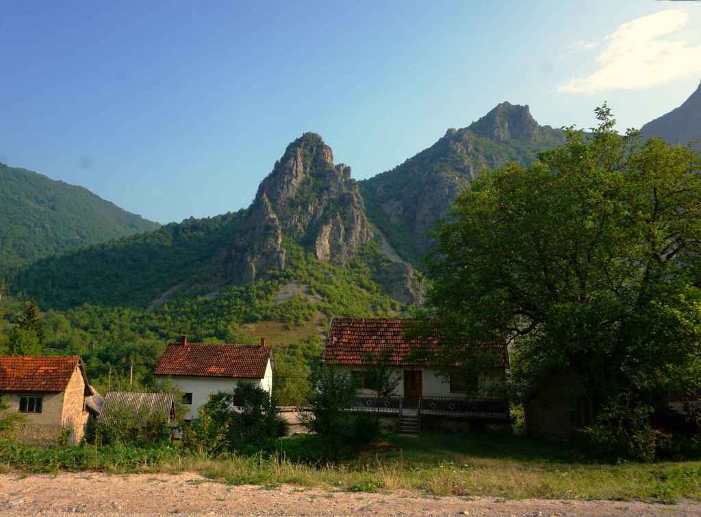Anfahrt durch bosnische Berge