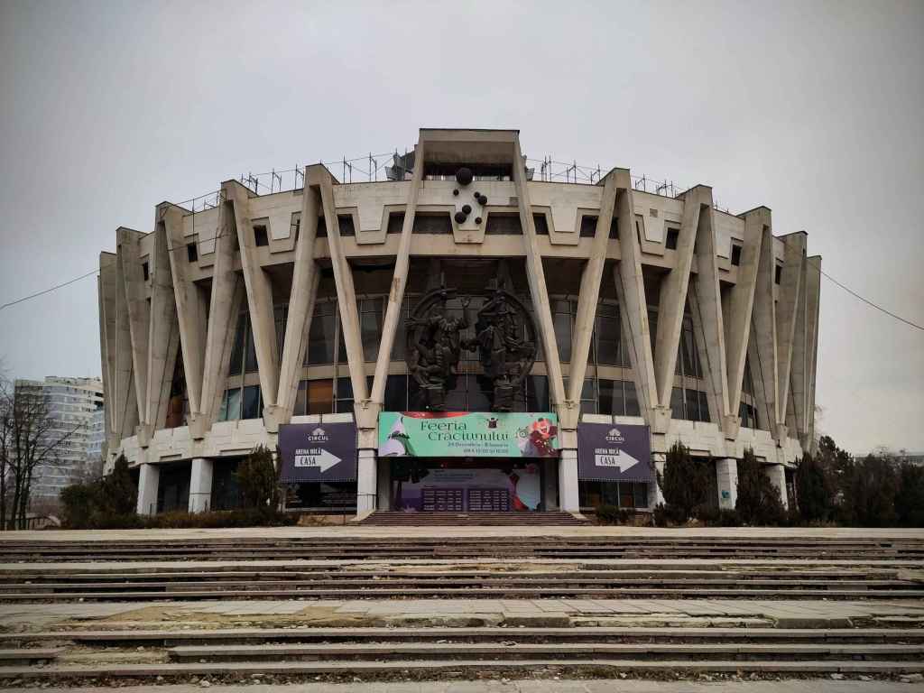 Staatszirkus von außen