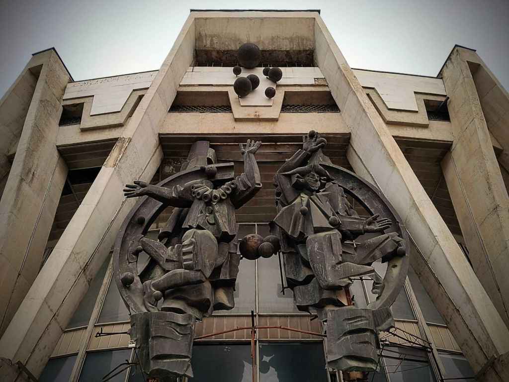 Clownstatue am Staatszirkus