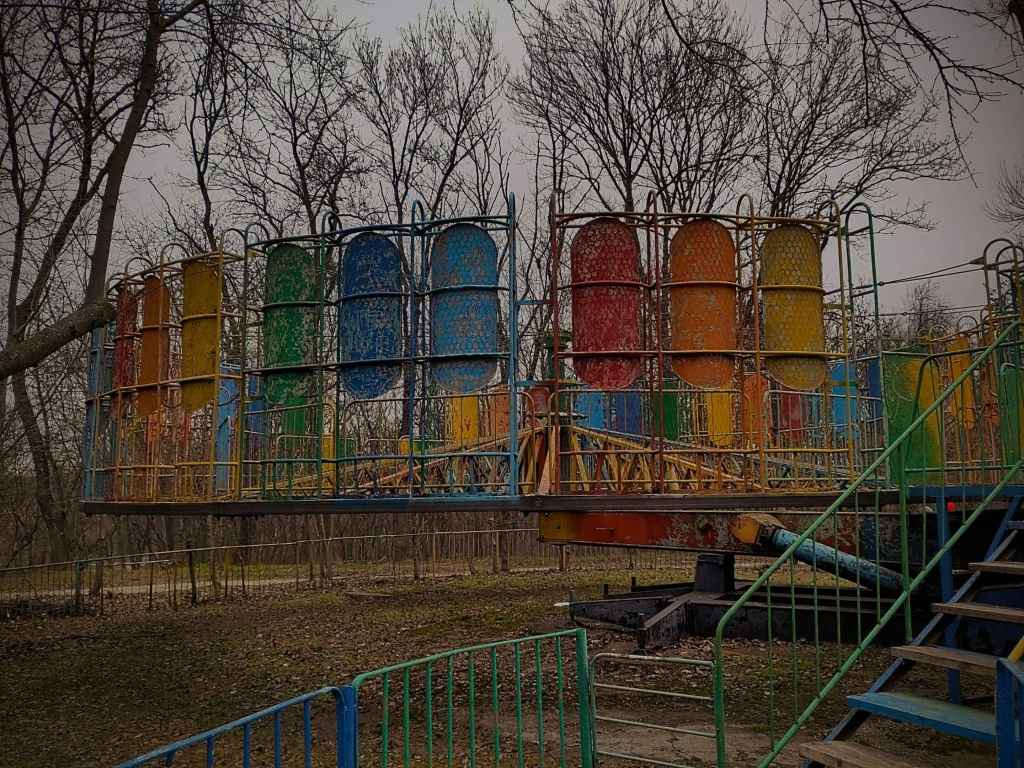 Fahrgeschäft im Vergnügungspark