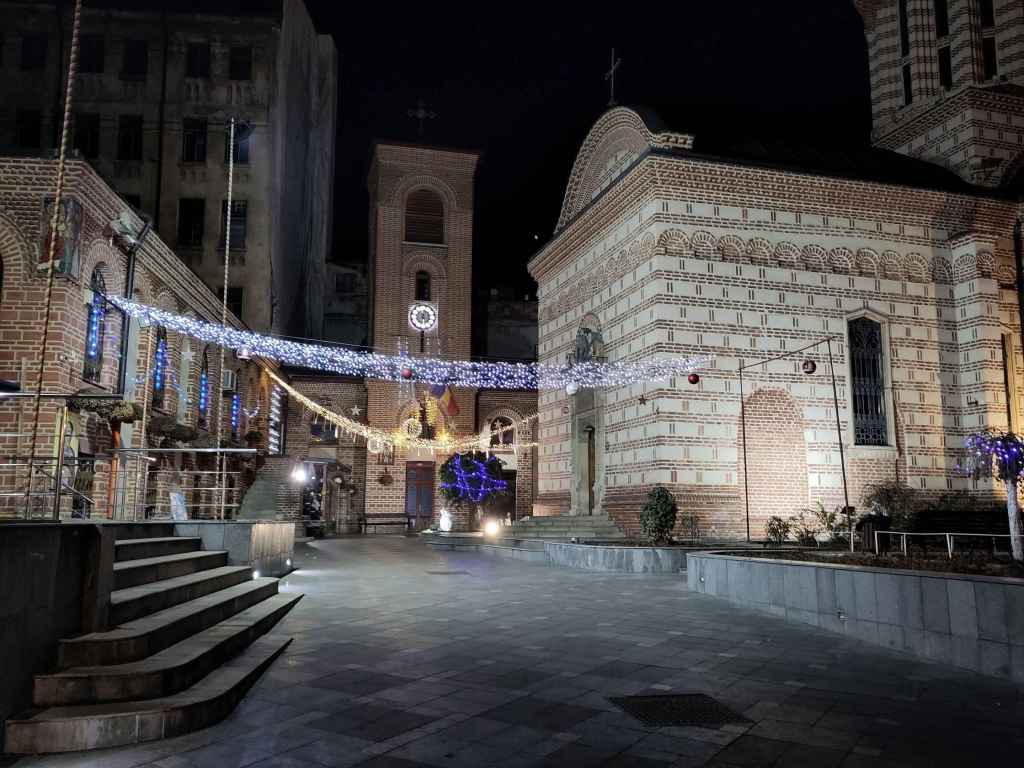 Orthodoxe Kirche bei Nacht