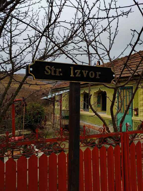 Strada Izvor