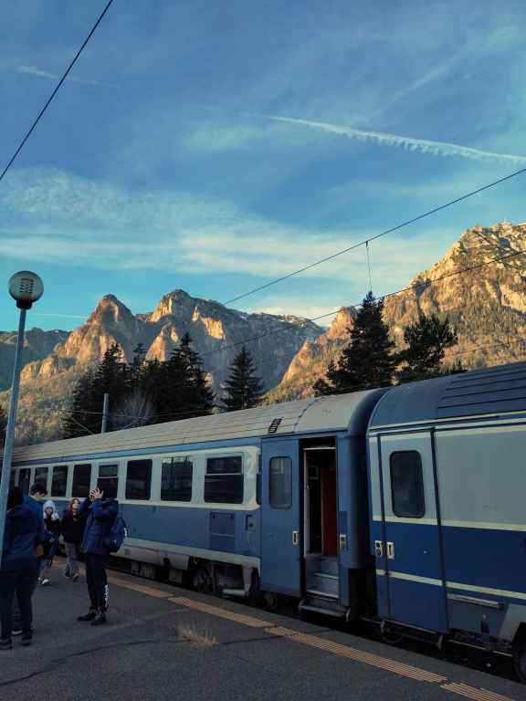 Ankunft am Bahnhof in Busteni