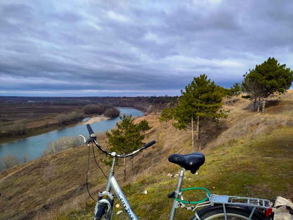 Steilufer am Fluss Dnjestr