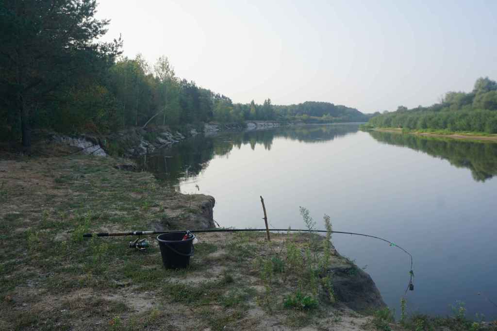 Angler Am Fluss Sosch