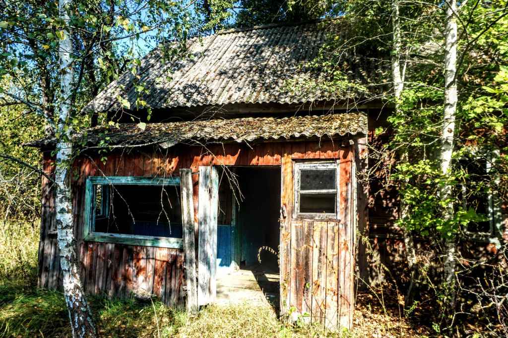 Verlassenes Holzhaus In Omelnö