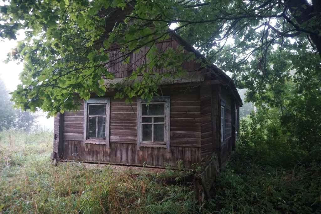 Verlassenes Baürnhaus In Uzmeny
