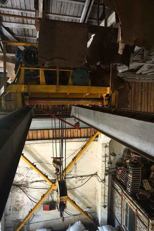 Schwerlastkran In Maschinenhalle