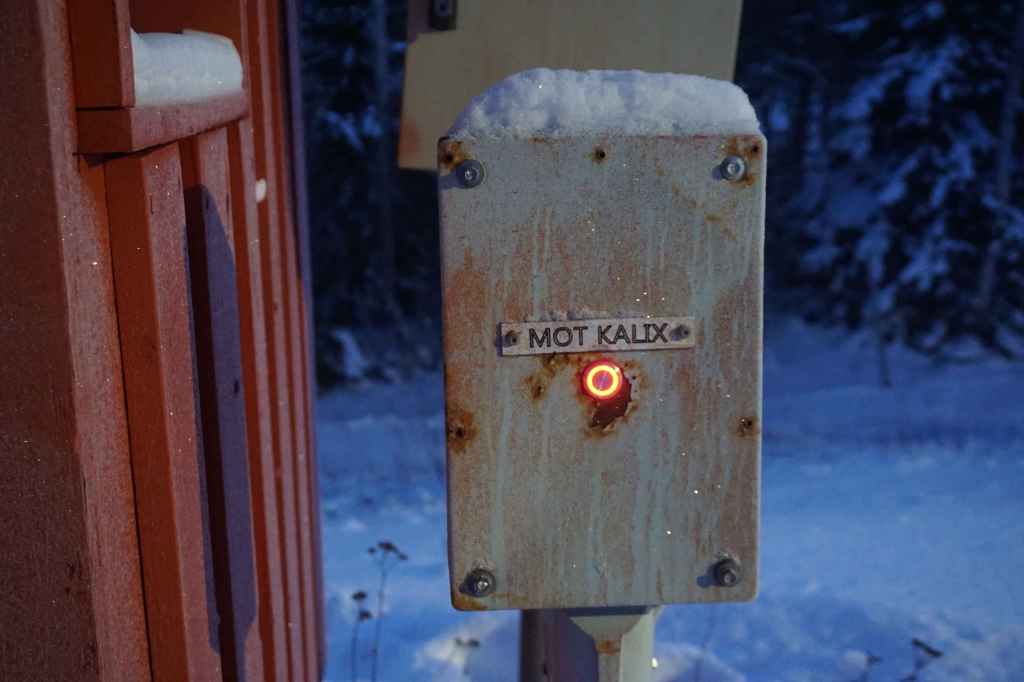 Knopf Für Haltewunsch An Bushaltestelle