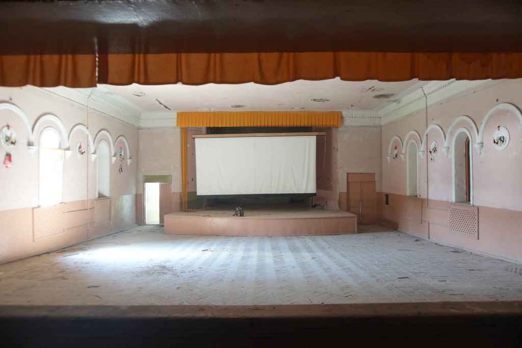 Verlassener Kinosaal