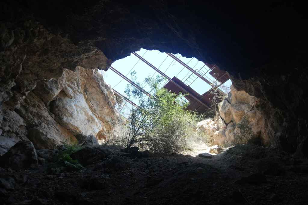 Eingang der Mozrov-Höhle