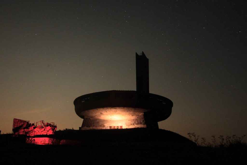 Busludscha bei Nacht