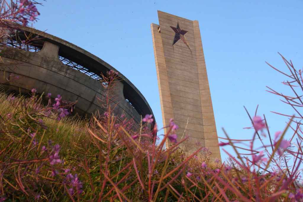 Turm mit rotem Fünfstern