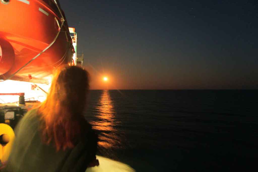 Vollmond über dem Horizont