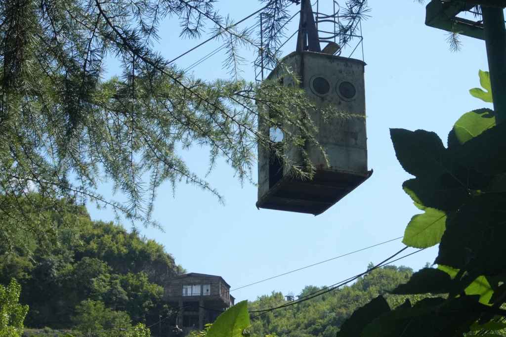 Gondel über dem Fluss