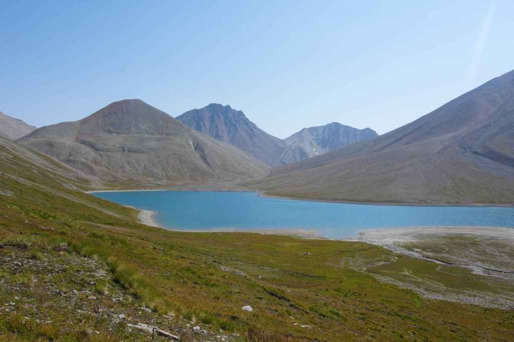 Rückblick zum See und Khorisar-Pass