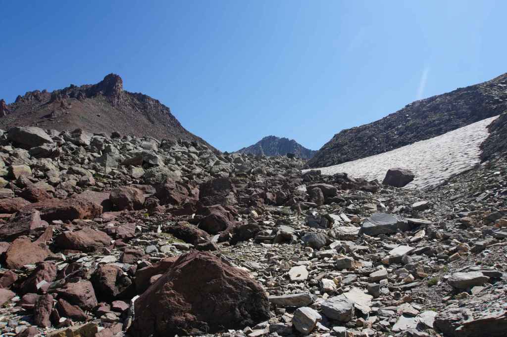 Rückblick zum hohen Esi-Pass