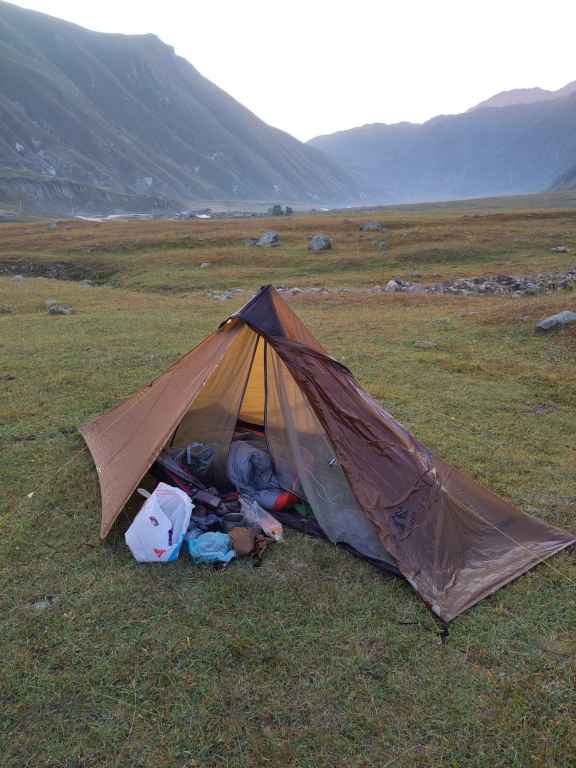 Zelten im Tal des Esikomi