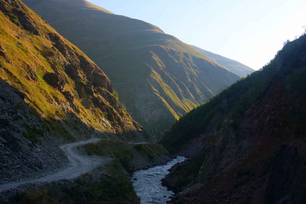 Wanderweg am Fluss Terek