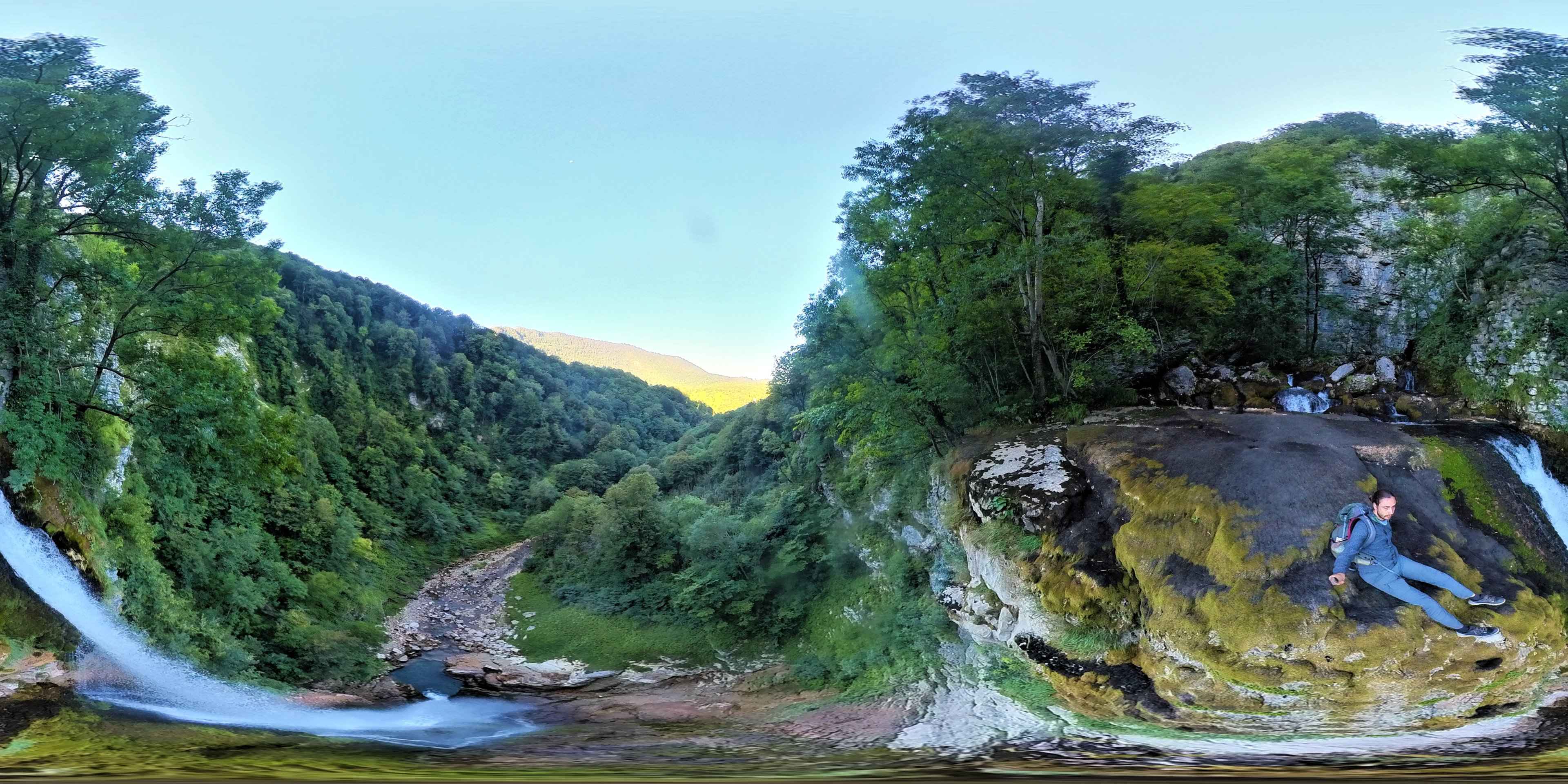 Oniore-Wasserfall von oben 360°