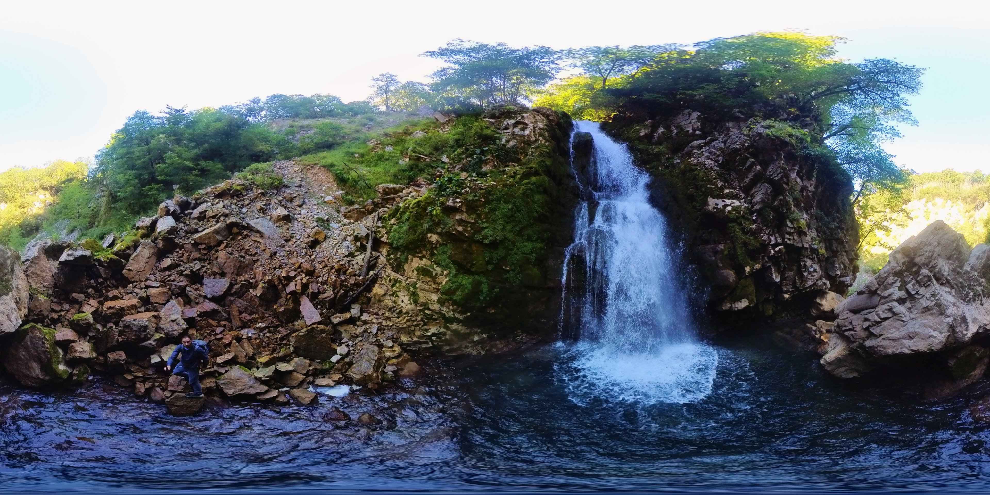 Ogurgenji-Wasserfall 360°