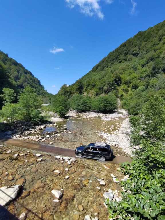 Furt bei Kaghu-Wasserfall
