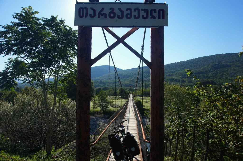 Hängebrücke bei Tamakoni