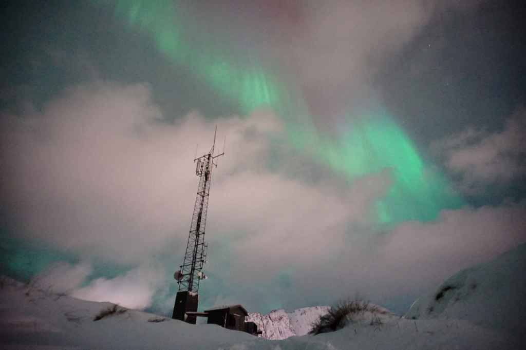 Polarlichter Am Funkmasten In Reine