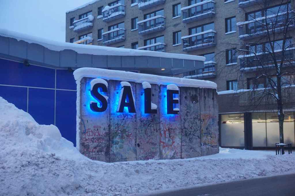 Berliner Maür Vor Museum In Trondheim