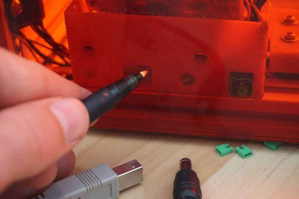 LOECHER FUER DIE ANSCHLUESSE