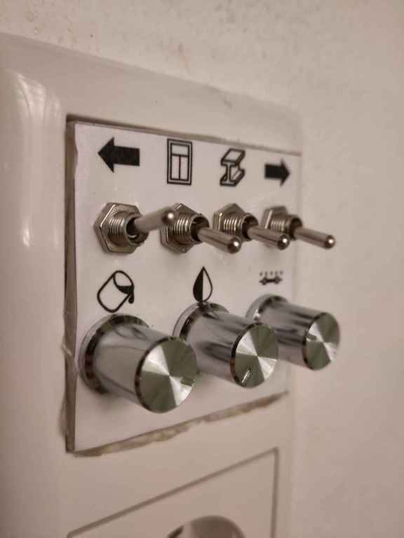 WEITERER LICHTSCHALTER