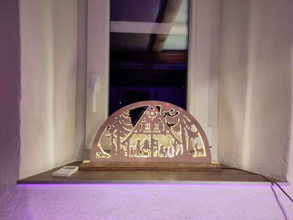 Schwibbogen auf Fensterbank